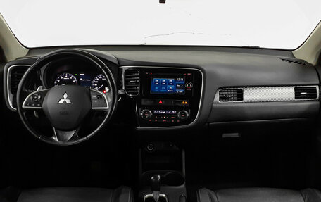 Mitsubishi Outlander III рестайлинг 3, 2014 год, 1 455 000 рублей, 8 фотография