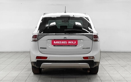 Mitsubishi Outlander III рестайлинг 3, 2014 год, 1 455 000 рублей, 5 фотография