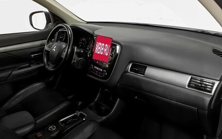 Mitsubishi Outlander III рестайлинг 3, 2014 год, 1 455 000 рублей, 9 фотография