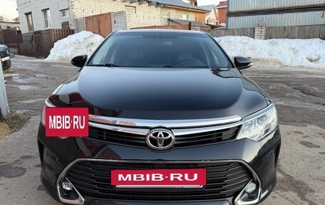 Toyota Camry, 2017 год, 2 200 000 рублей, 6 фотография