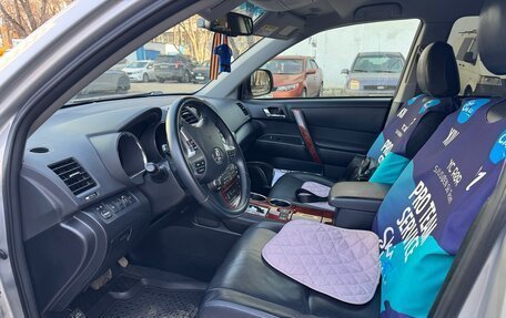 Toyota Highlander III, 2013 год, 2 850 000 рублей, 17 фотография