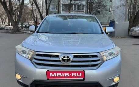 Toyota Highlander III, 2013 год, 2 850 000 рублей, 2 фотография