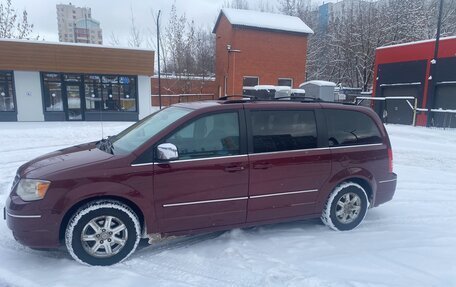 Chrysler Town & Country V рестайлинг, 2007 год, 1 200 000 рублей, 1 фотография