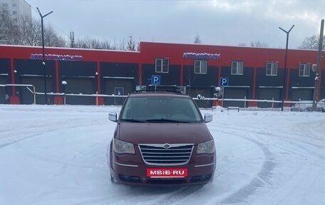 Chrysler Town & Country V рестайлинг, 2007 год, 1 200 000 рублей, 2 фотография