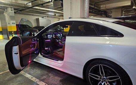 Mercedes-Benz E-Класс, 2017 год, 3 800 000 рублей, 4 фотография