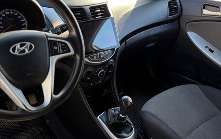 Hyundai Solaris II рестайлинг, 2012 год, 695 000 рублей, 13 фотография