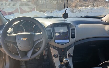 Chevrolet Cruze II, 2011 год, 910 000 рублей, 12 фотография