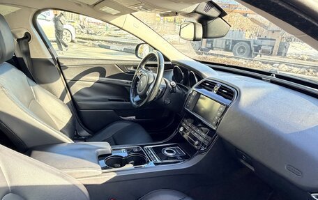 Jaguar XE I рестайлинг, 2016 год, 1 400 000 рублей, 4 фотография