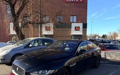 Jaguar XE I рестайлинг, 2016 год, 1 400 000 рублей, 9 фотография