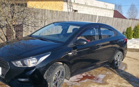 Hyundai Solaris II рестайлинг, 2019 год, 900 000 рублей, 1 фотография