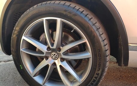 Volkswagen Touareg III, 2011 год, 2 100 000 рублей, 11 фотография