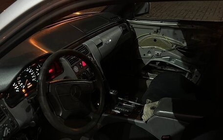 Mercedes-Benz E-Класс, 1995 год, 210 000 рублей, 5 фотография