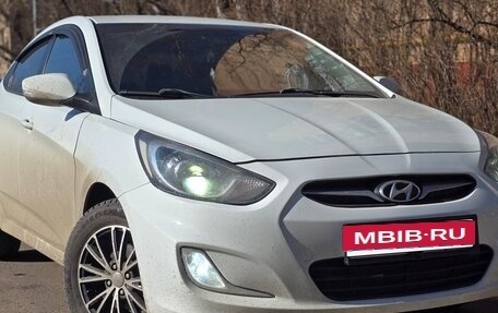 Hyundai Solaris II рестайлинг, 2011 год, 595 000 рублей, 2 фотография