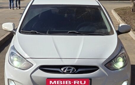 Hyundai Solaris II рестайлинг, 2011 год, 595 000 рублей, 3 фотография