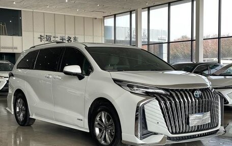 Toyota Sienna, 2024 год, 7 000 000 рублей, 3 фотография