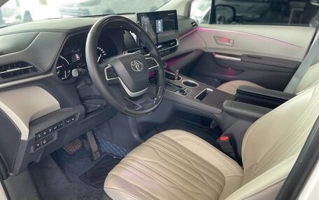 Toyota Sienna, 2024 год, 7 000 000 рублей, 7 фотография