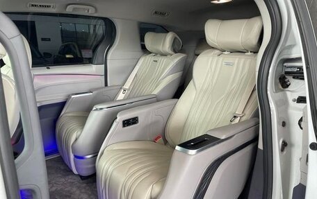 Toyota Sienna, 2024 год, 7 000 000 рублей, 12 фотография