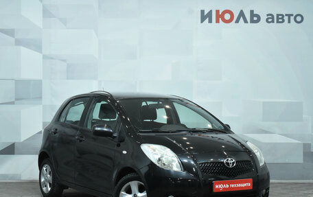 Toyota Yaris III рестайлинг, 2007 год, 630 000 рублей, 3 фотография