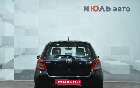 Toyota Yaris III рестайлинг, 2007 год, 630 000 рублей, 5 фотография