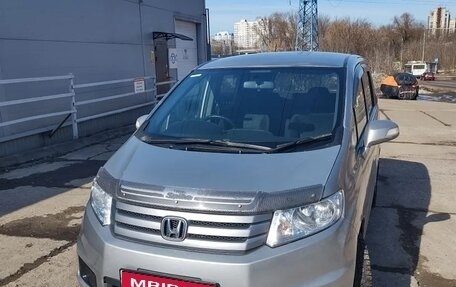 Honda Freed I, 2013 год, 855 000 рублей, 1 фотография
