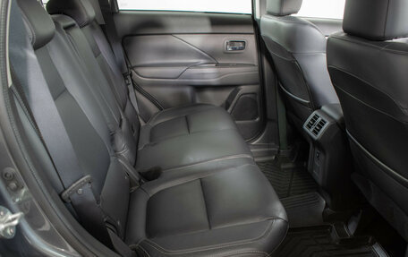 Mitsubishi Outlander III рестайлинг 3, 2019 год, 2 390 000 рублей, 10 фотография