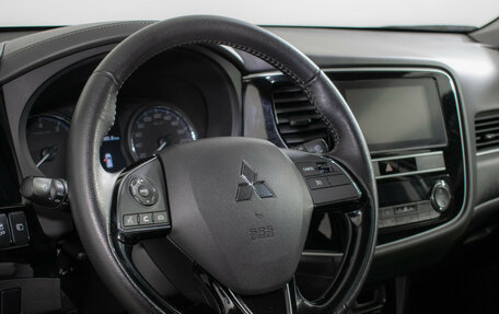 Mitsubishi Outlander III рестайлинг 3, 2019 год, 2 390 000 рублей, 14 фотография