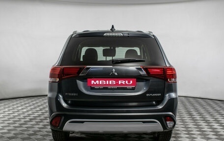 Mitsubishi Outlander III рестайлинг 3, 2019 год, 2 390 000 рублей, 6 фотография