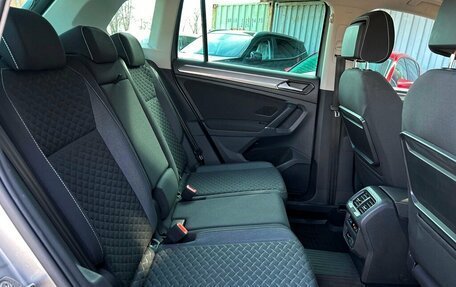 Volkswagen Tiguan II, 2018 год, 2 648 800 рублей, 10 фотография