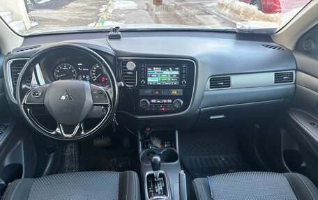 Mitsubishi Outlander III рестайлинг 3, 2016 год, 1 890 000 рублей, 8 фотография