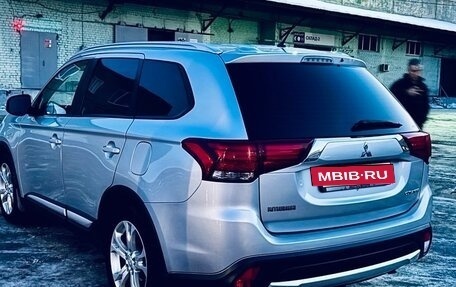Mitsubishi Outlander III рестайлинг 3, 2016 год, 1 890 000 рублей, 5 фотография