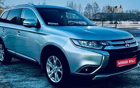Mitsubishi Outlander III рестайлинг 3, 2016 год, 1 890 000 рублей, 3 фотография