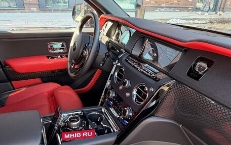 Rolls-Royce Cullinan, 2021 год, 40 000 000 рублей, 28 фотография