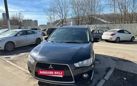 Mitsubishi Outlander III рестайлинг 3, 2010 год, 750 000 рублей, 2 фотография