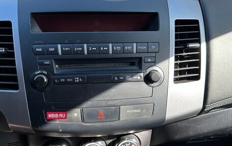 Mitsubishi Outlander III рестайлинг 3, 2010 год, 750 000 рублей, 15 фотография