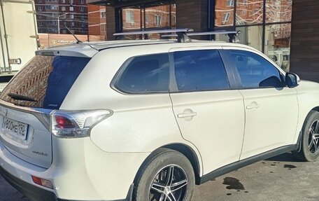 Mitsubishi Outlander III рестайлинг 3, 2014 год, 1 750 000 рублей, 3 фотография