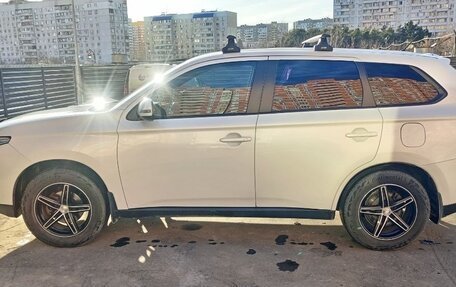 Mitsubishi Outlander III рестайлинг 3, 2014 год, 1 750 000 рублей, 7 фотография