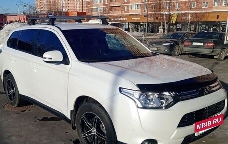 Mitsubishi Outlander III рестайлинг 3, 2014 год, 1 750 000 рублей, 2 фотография