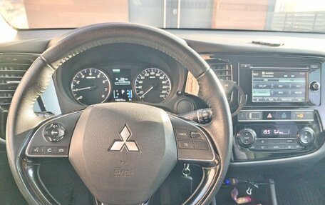 Mitsubishi Outlander III рестайлинг 3, 2014 год, 1 750 000 рублей, 12 фотография