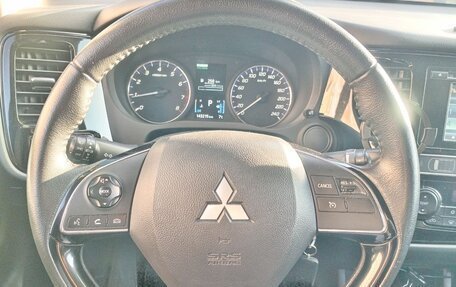 Mitsubishi Outlander III рестайлинг 3, 2014 год, 1 750 000 рублей, 17 фотография