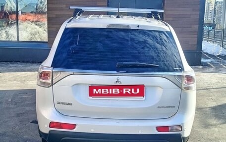 Mitsubishi Outlander III рестайлинг 3, 2014 год, 1 750 000 рублей, 4 фотография