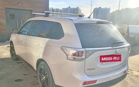Mitsubishi Outlander III рестайлинг 3, 2014 год, 1 750 000 рублей, 5 фотография