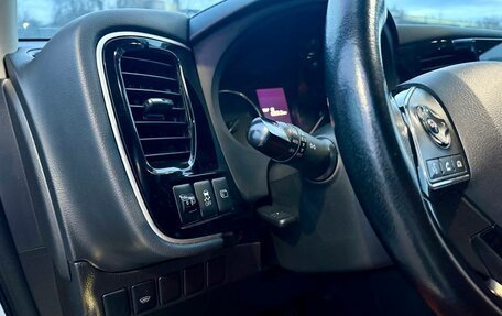 Mitsubishi Outlander III рестайлинг 3, 2015 год, 1 900 000 рублей, 7 фотография