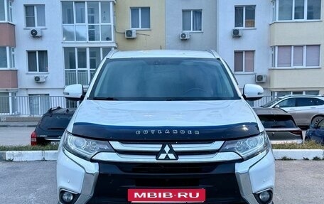 Mitsubishi Outlander III рестайлинг 3, 2015 год, 1 900 000 рублей, 2 фотография