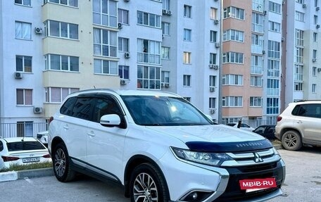 Mitsubishi Outlander III рестайлинг 3, 2015 год, 1 900 000 рублей, 3 фотография