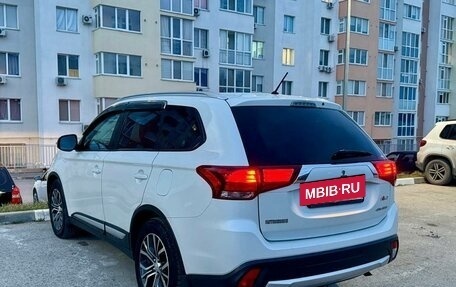 Mitsubishi Outlander III рестайлинг 3, 2015 год, 1 900 000 рублей, 4 фотография