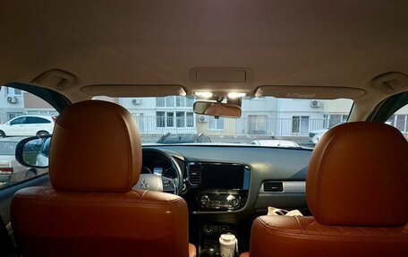 Mitsubishi Outlander III рестайлинг 3, 2015 год, 1 900 000 рублей, 13 фотография