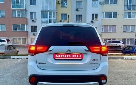 Mitsubishi Outlander III рестайлинг 3, 2015 год, 1 900 000 рублей, 6 фотография