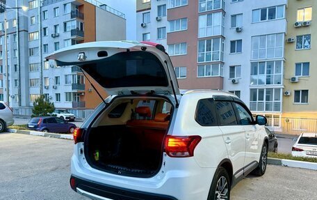 Mitsubishi Outlander III рестайлинг 3, 2015 год, 1 900 000 рублей, 12 фотография