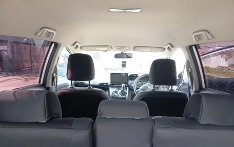 Toyota Wish II, 2011 год, 1 370 000 рублей, 30 фотография