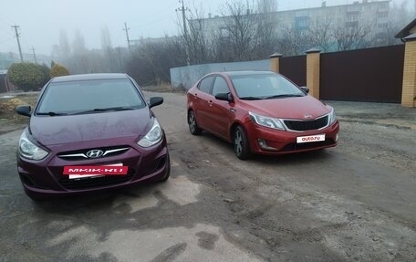 KIA Rio III рестайлинг, 2013 год, 585 000 рублей, 2 фотография